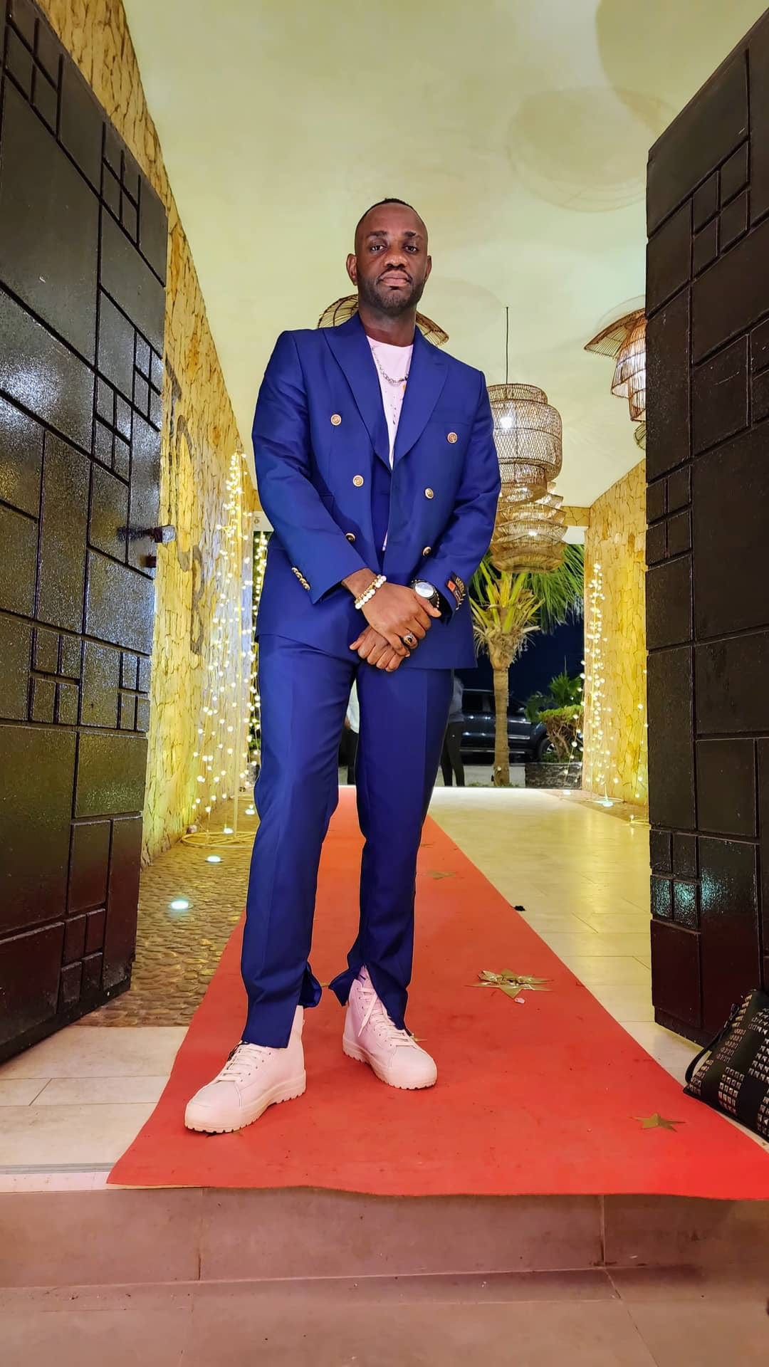 Moubarak Shop, Ensemble Costume 3 pièces, costume 2 pièces, veste, homme, costume croisé, blazer de luxe, chemise de luxe, cravate, Dakar, Sénégal, Smoking, Costume de mariage, Safari Suit, Costume Safari, Costume Saharien