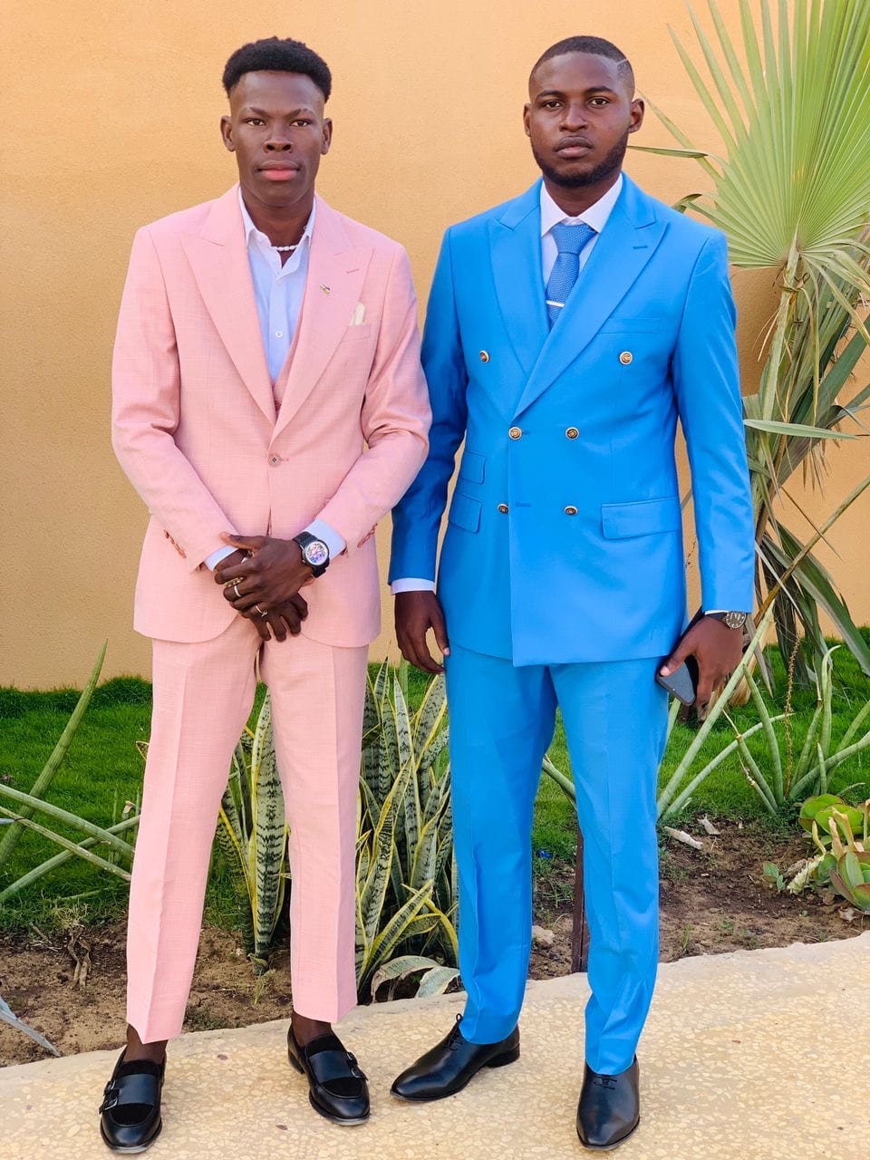 Moubarak Shop, Ensemble Costume 3 pièces, costume 2 pièces, veste, homme, costume croisé, blazer de luxe, chemise de luxe, cravate, Dakar, Sénégal, Smoking, Costume de mariage, Safari Suit, Costume Safari, Costume Saharien