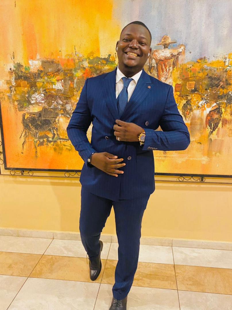 Moubarak Shop, Ensemble Costume 3 pièces, costume 2 pièces, veste, homme, costume croisé, blazer de luxe, chemise de luxe, cravate, Dakar, Sénégal, Smoking, Costume de mariage, Safari Suit, Costume Safari, Costume Saharien