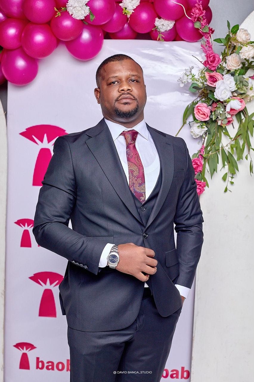 Moubarak Shop, Ensemble Costume 3 pièces, costume 2 pièces, veste, homme, costume croisé, blazer de luxe, chemise de luxe, cravate, Dakar, Sénégal, Smoking, Costume de mariage, Safari Suit, Costume Safari, Costume Saharien