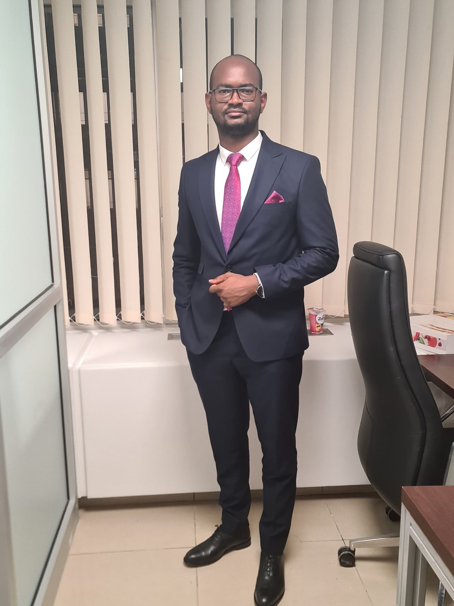 Moubarak Shop, Ensemble Costume 3 pièces, costume 2 pièces, veste, homme, costume croisé, blazer de luxe, chemise de luxe, cravate, Dakar, Sénégal, Smoking, Costume de mariage, Safari Suit, Costume Safari, Costume Saharien