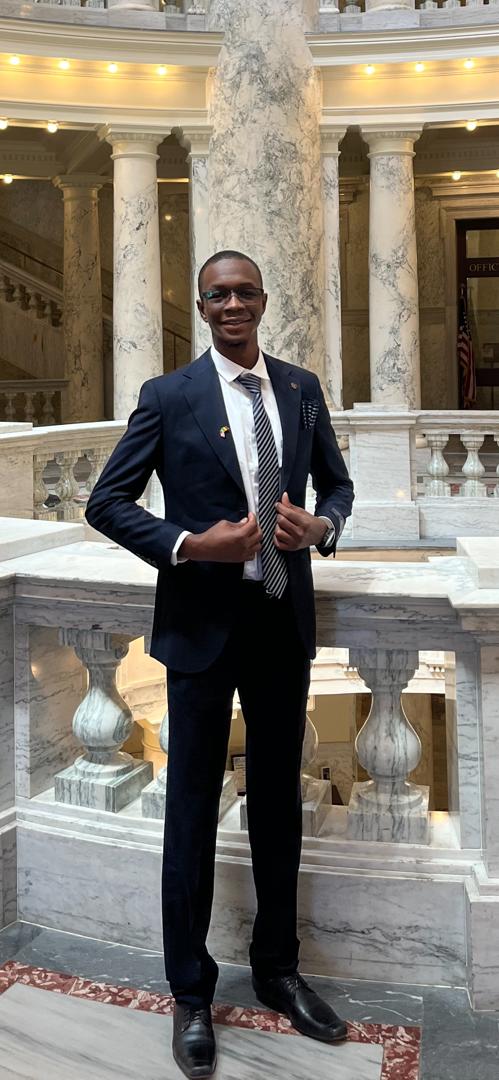 Moubarak Shop, Ensemble Costume 3 pièces, costume 2 pièces, veste, homme, costume croisé, blazer de luxe, chemise de luxe, cravate, Dakar, Sénégal, Smoking, Costume de mariage, Safari Suit, Costume Safari, Costume Saharien