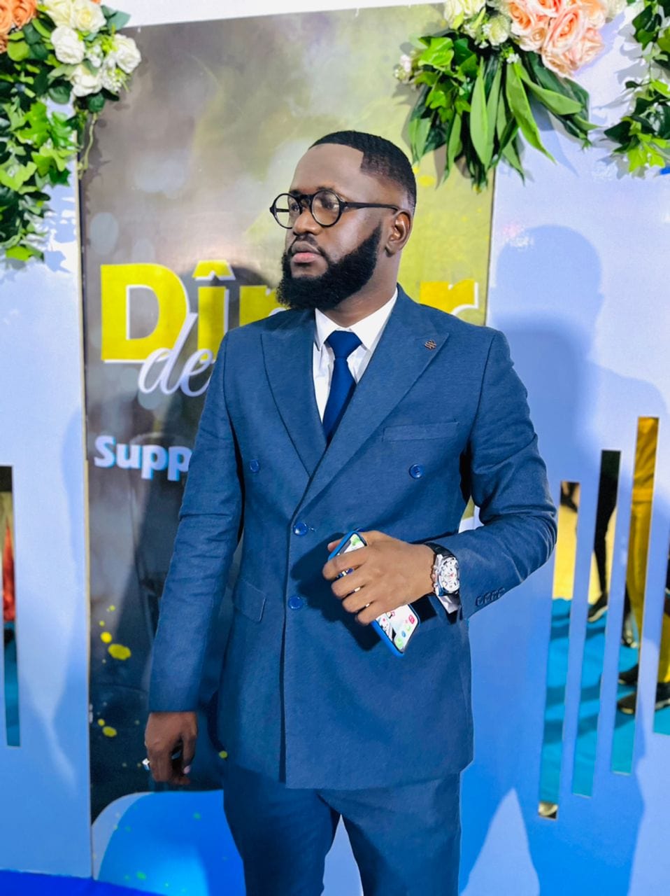 Moubarak Shop, Ensemble Costume 3 pièces, costume 2 pièces, veste, homme, costume croisé, blazer de luxe, chemise de luxe, cravate, Dakar, Sénégal, Smoking, Costume de mariage, Safari Suit, Costume Safari, Costume Saharien