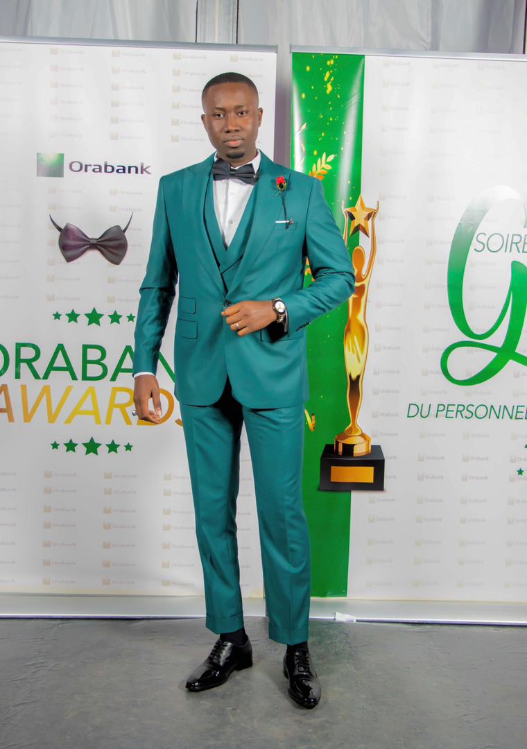 Moubarak Shop, Ensemble Costume 3 pièces, costume 2 pièces, veste, homme, costume croisé, blazer de luxe, chemise de luxe, cravate, Dakar, Sénégal, Smoking, Costume de mariage, Safari Suit, Costume Safari, Costume Saharien