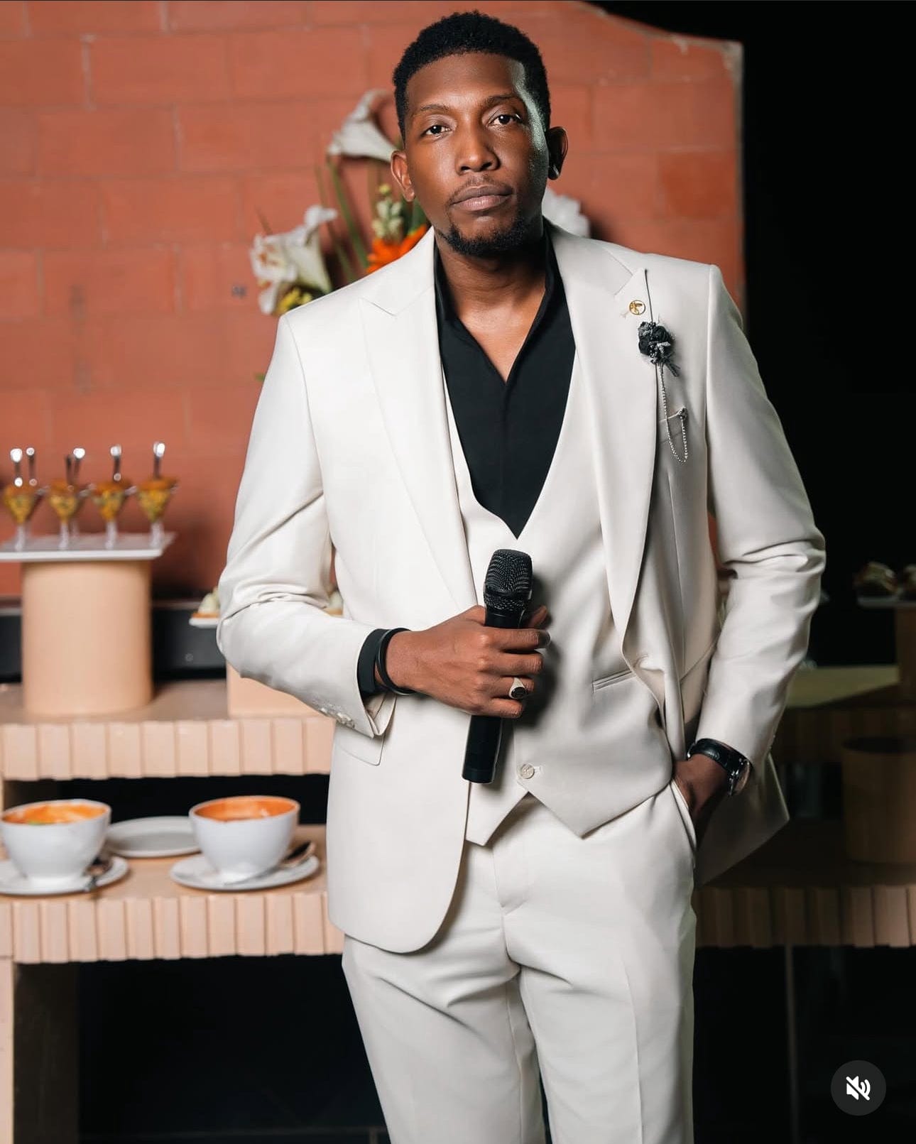 Moubarak Shop, Ensemble Costume 3 pièces, costume 2 pièces, veste, homme, costume croisé, blazer de luxe, chemise de luxe, cravate, Dakar, Sénégal, Smoking, Costume de mariage, Safari Suit, Costume Safari, Costume Saharien