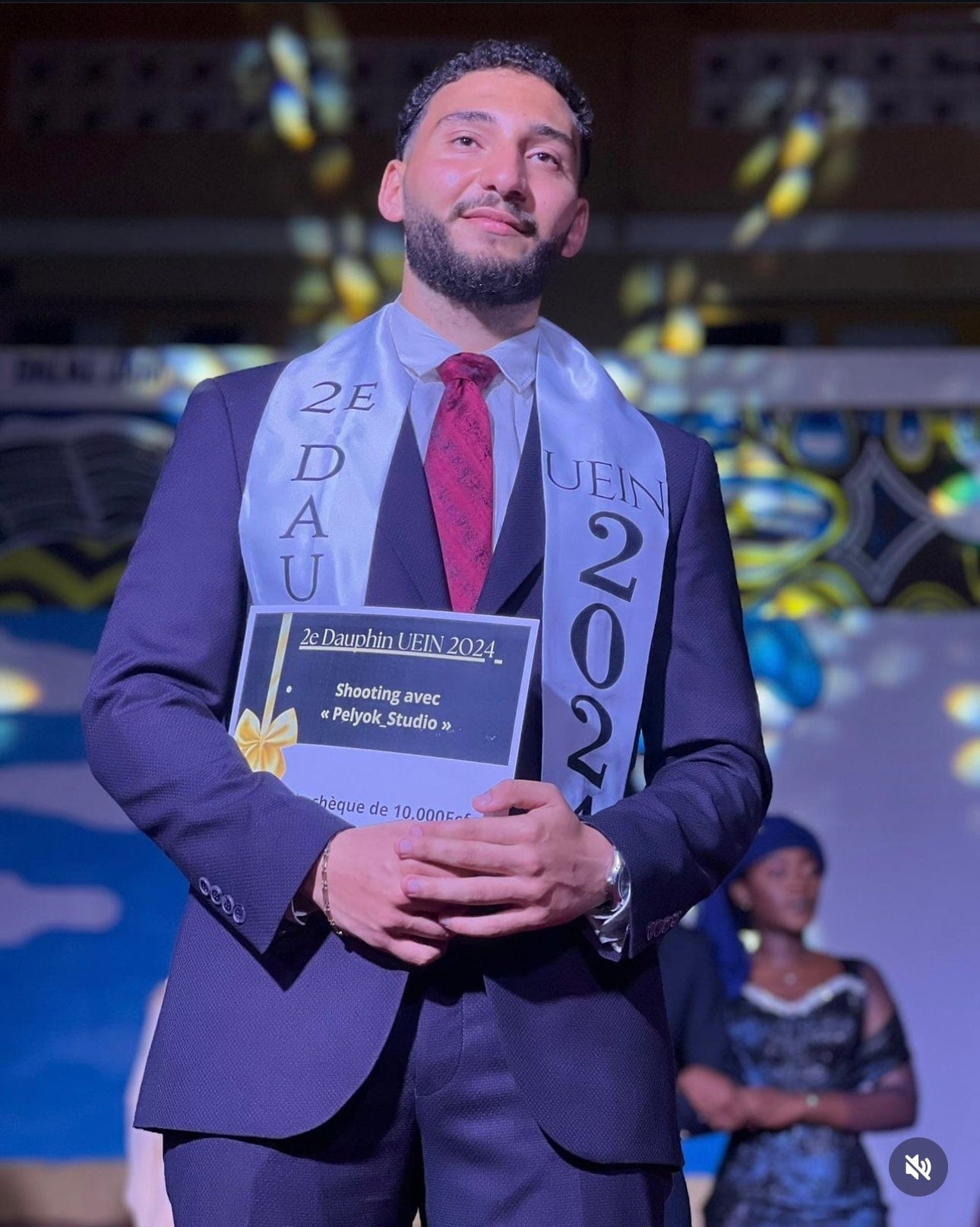 Moubarak Shop, Ensemble Costume 3 pièces, costume 2 pièces, veste, homme, costume croisé, blazer de luxe, chemise de luxe, cravate, Dakar, Sénégal, Smoking, Costume de mariage, Safari Suit, Costume Safari, Costume Saharien