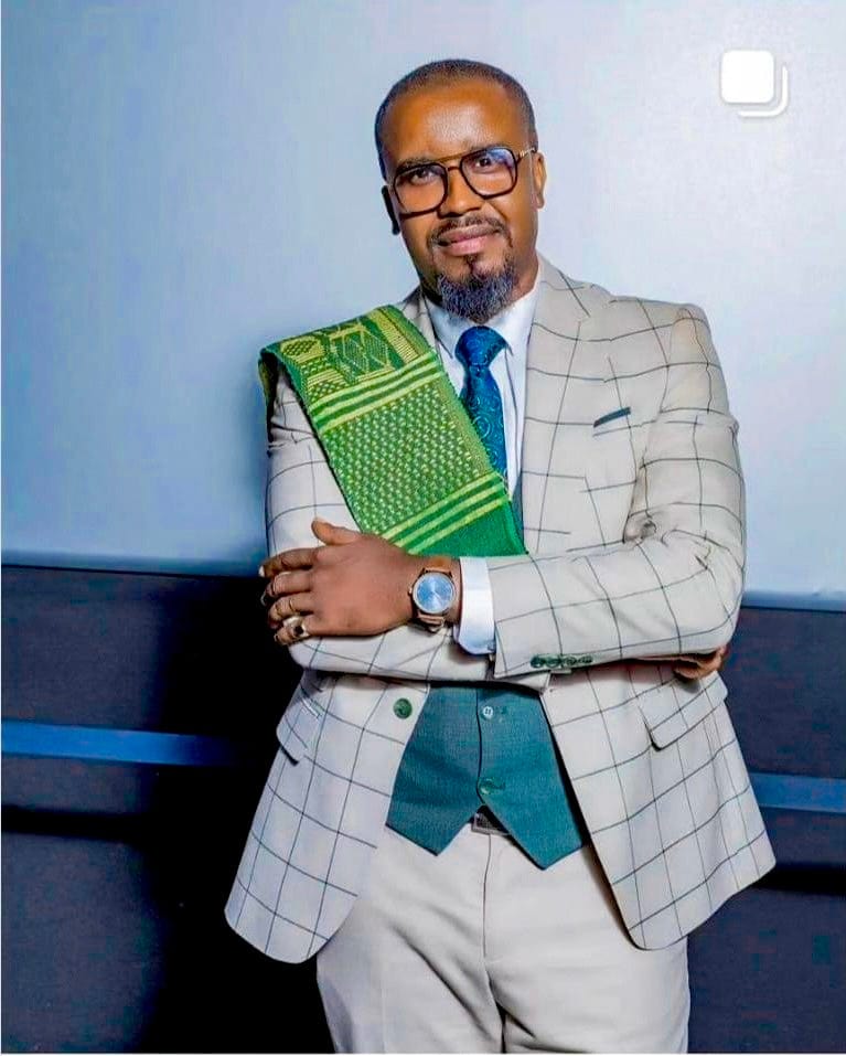 Moubarak Shop, Ensemble Costume 3 pièces, costume 2 pièces, veste, homme, costume croisé, blazer de luxe, chemise de luxe, cravate, Dakar, Sénégal, Smoking, Costume de mariage, Safari Suit, Costume Safari, Costume Saharien