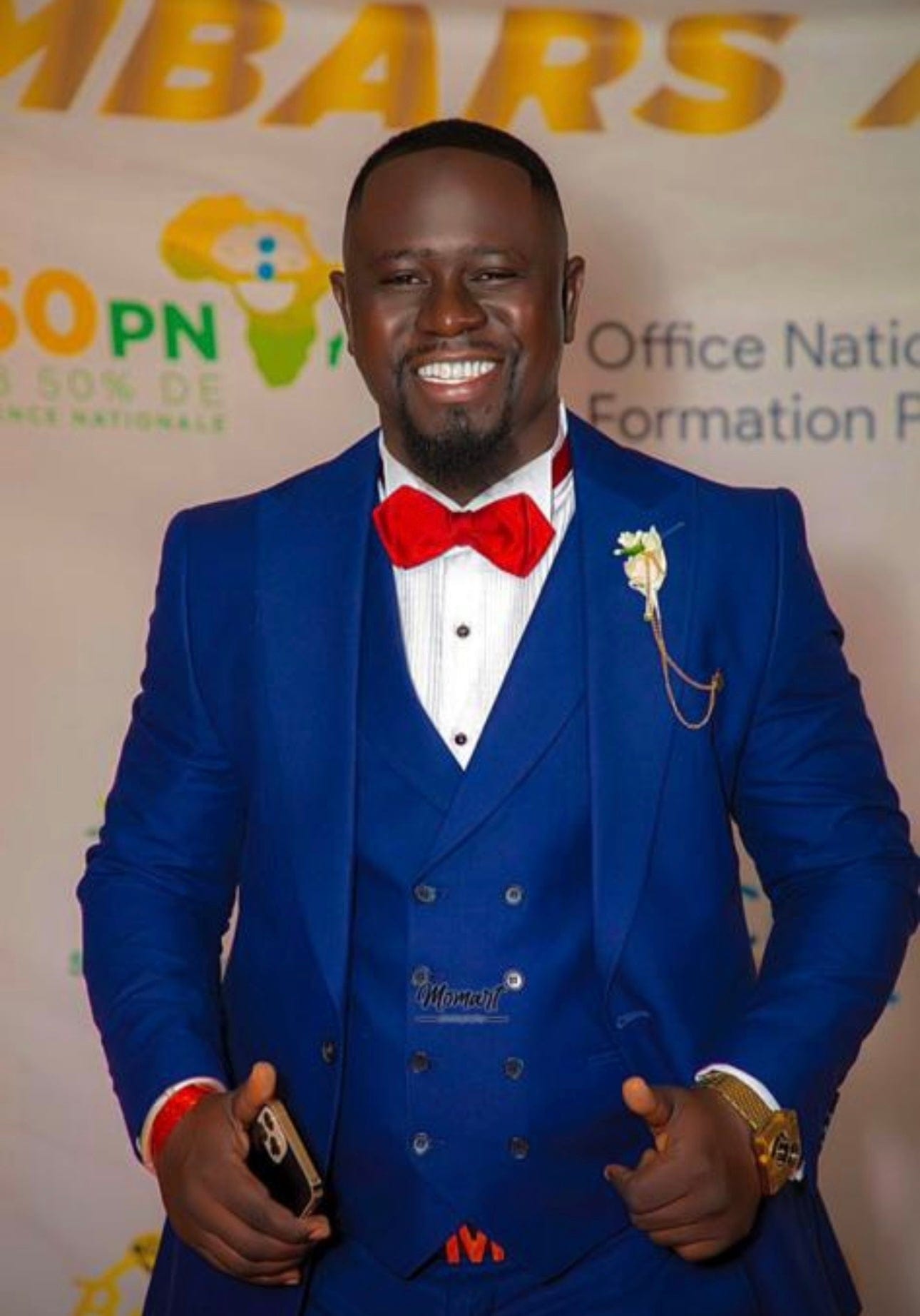 Moubarak Shop, Ensemble Costume 3 pièces, costume 2 pièces, veste, homme, costume croisé, blazer de luxe, chemise de luxe, cravate, Dakar, Sénégal, Smoking, Costume de mariage, Safari Suit, Costume Safari, Costume Saharien