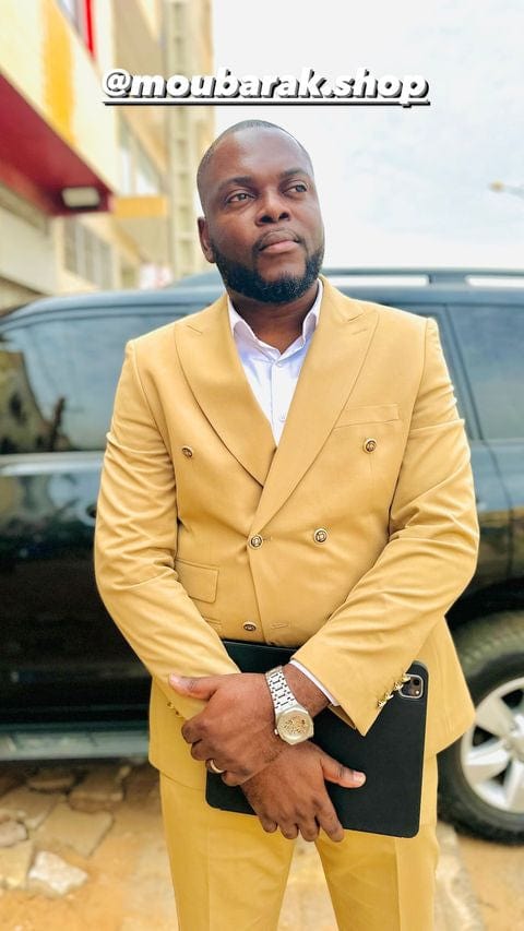 Moubarak Shop, Ensemble Costume 3 pièces, costume 2 pièces, veste, homme, costume croisé, blazer de luxe, chemise de luxe, cravate, Dakar, Sénégal, Smoking, Costume de mariage, Safari Suit, Costume Safari, Costume Saharien