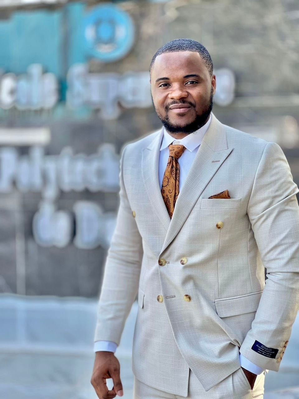 Moubarak Shop, Ensemble Costume 3 pièces, costume 2 pièces, veste, homme, costume croisé, blazer de luxe, chemise de luxe, cravate, Dakar, Sénégal, Smoking, Costume de mariage, Safari Suit, Costume Safari, Costume Saharien