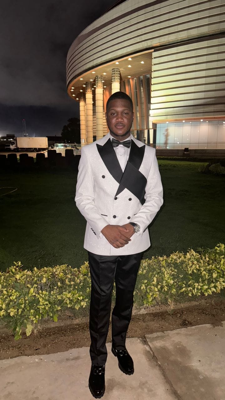 Moubarak Shop, Ensemble Costume 3 pièces, costume 2 pièces, veste, homme, costume croisé, blazer de luxe, chemise de luxe, cravate, Dakar, Sénégal, Smoking, Costume de mariage, Safari Suit, Costume Safari, Costume Saharien